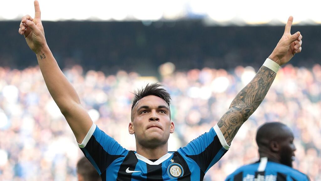 HLV Inter cứng rắn với Martinez trong cuộc đối đầu với AS Roma
