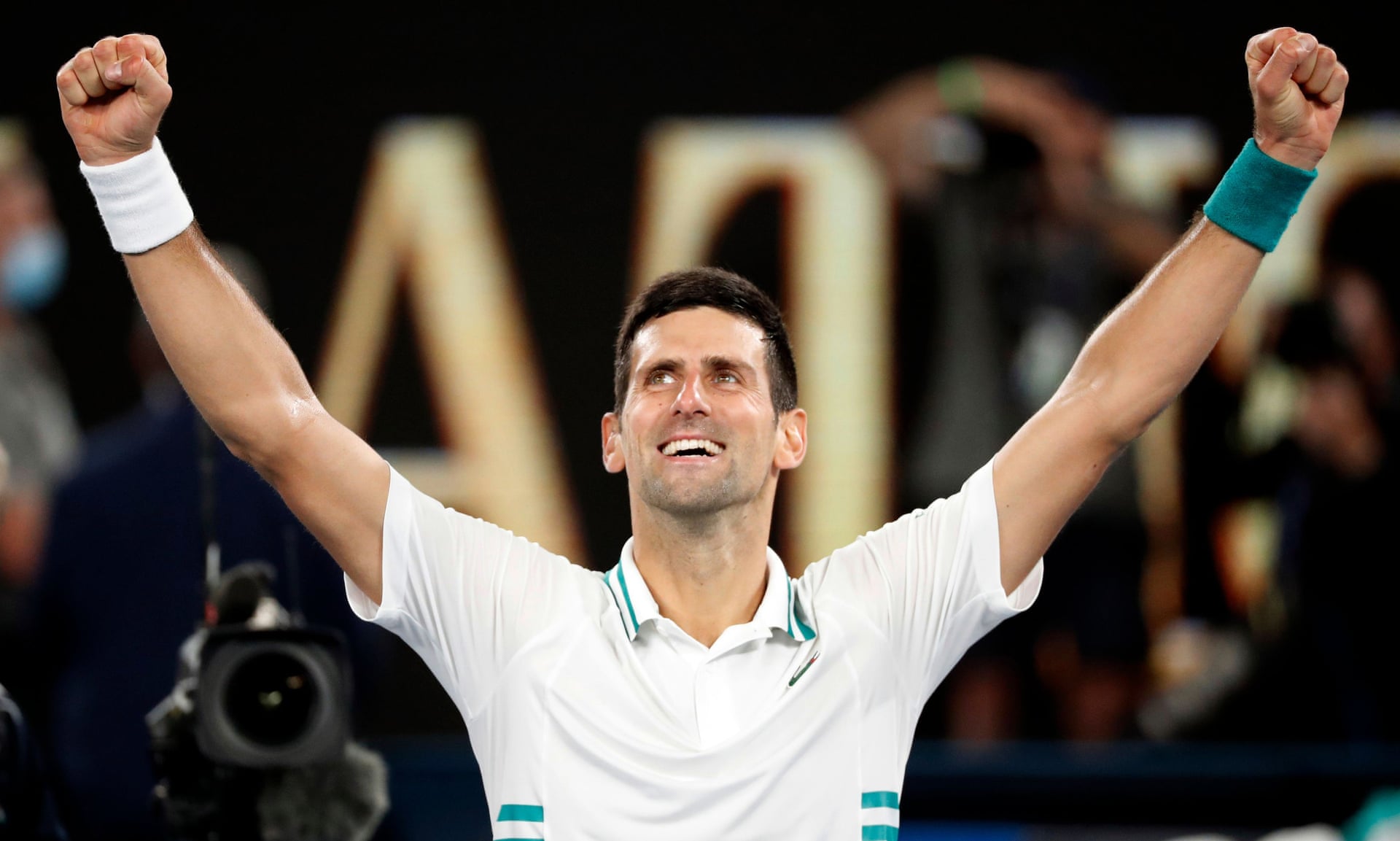 Novak Djokovic khó khăn trong chiến thắng Pablo 